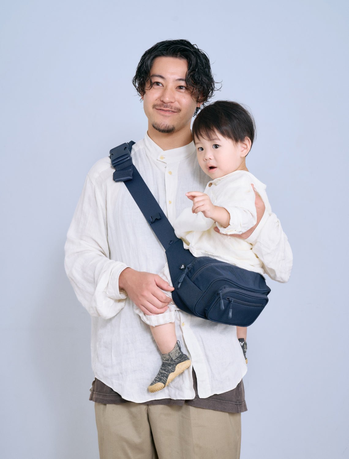 2025年購入POMULU ポムル　ネイビー RENEWAL POMULU 2WAYヒップシート｜もっと使いやすく、もっとスマートに。